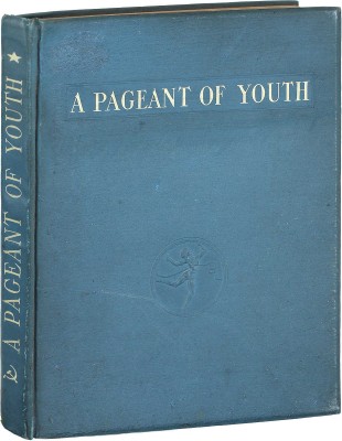 [Парад молодежи. Фотоальбом / Худож. оформ. А. Родченко, В. Степановой]. A pageant of youth. M.; L.: State art publishers, 1939.